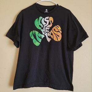 Kiss Me I'm Irish Shamrock Short Sleeve T-Shirt Unisex Size L St. Patrick's Day